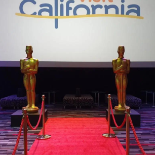 red carpet with oscar statues 