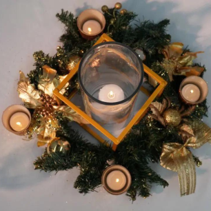 gold wreath candles centrepiece top view