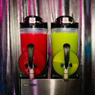 red and green frozen cocktail machines